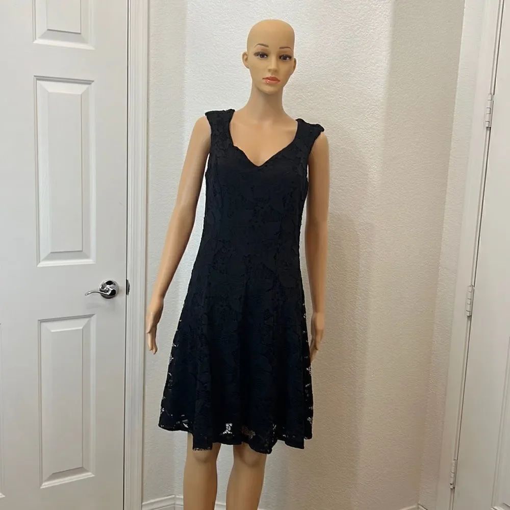 Ryan Michelle Black Dress Size Medium Floral Lace V Neck Short Sleeve Mini Lined